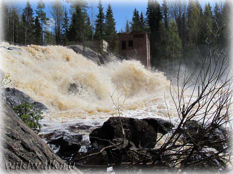 Развалины Финской электростанции. Река Тохмайоки. Фото.